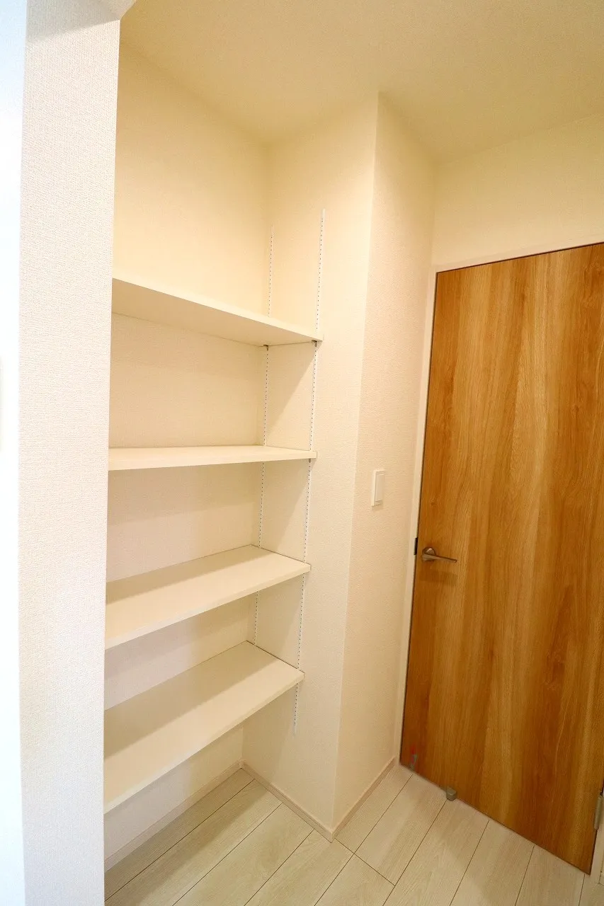 【1号棟クローク・パントリー】