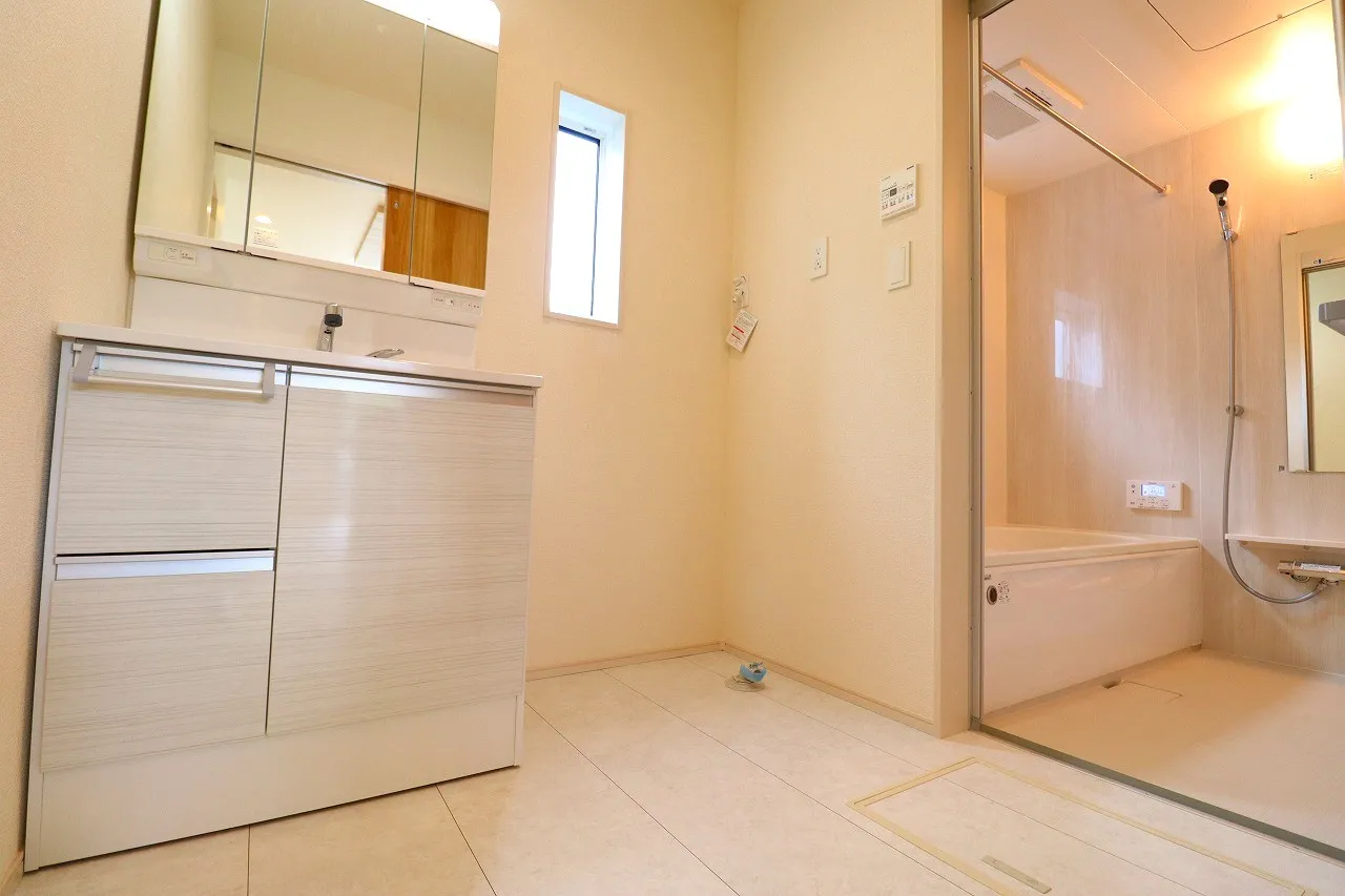 【1号棟洗面所】