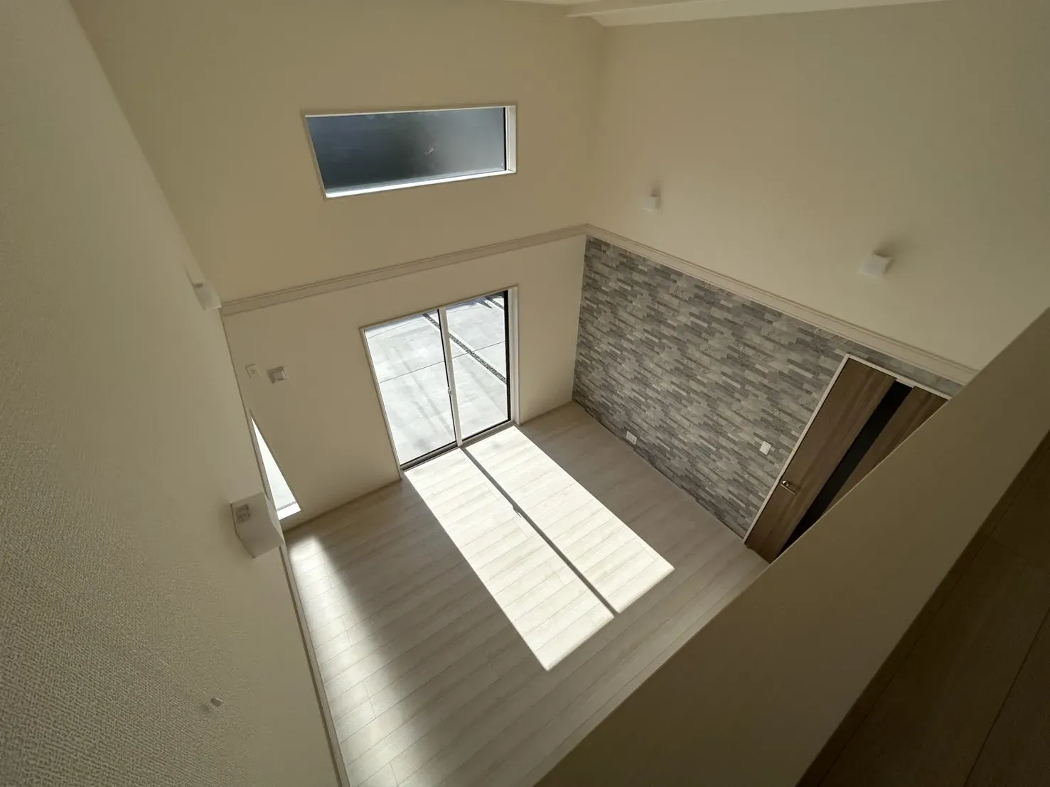 【ロフト】リビングが明るく開放的な空間となります!