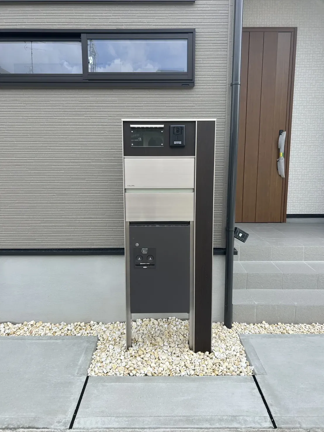 【玄関】宅配ボックス付きモニターインターホン!