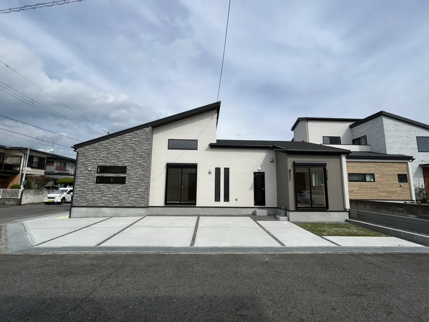 【現地外観】2025.11.2撮影
カースペース並列3台可能!(※車種による)