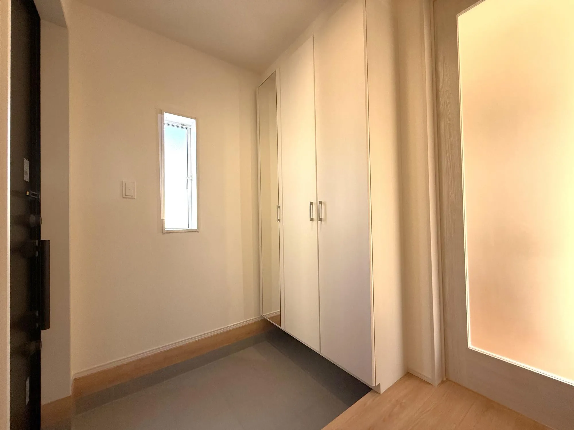 玄関　①号棟　2025年11月撮影