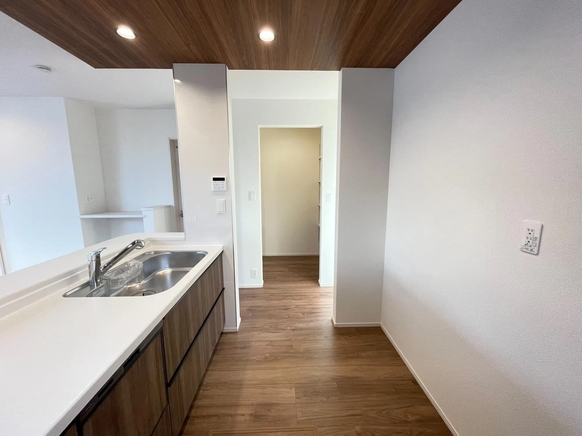 ②号棟　キッチン・パントリー