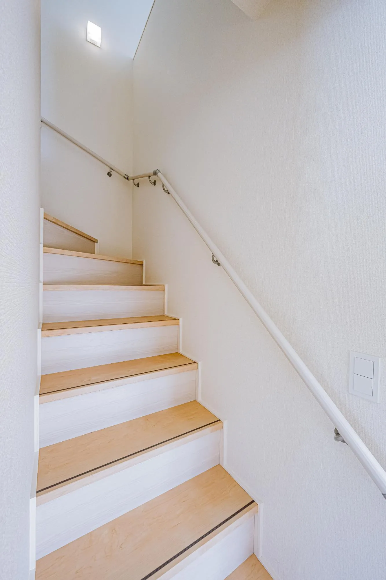 2号棟:手すり付き階段