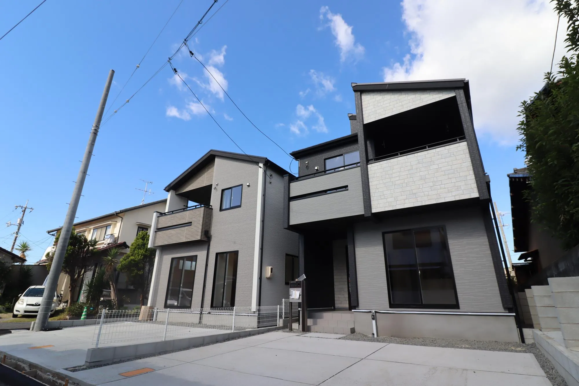 【左:①号棟/右:②号棟】