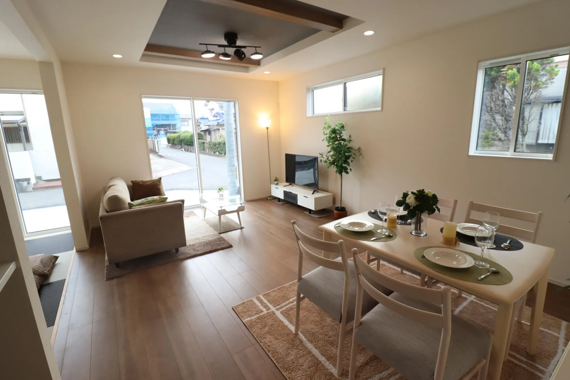 【①号棟】モデル家具設置中!