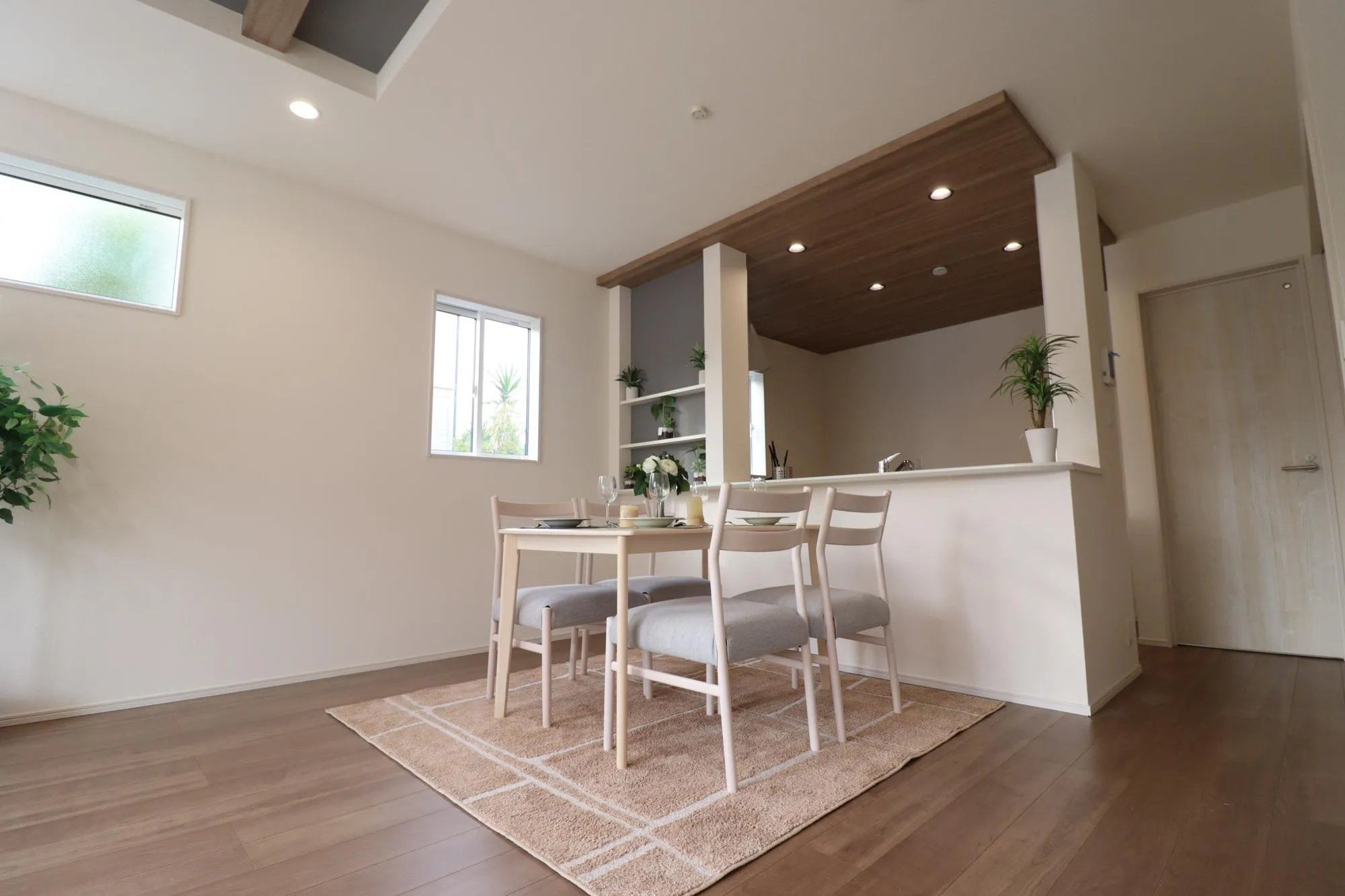 【①号棟】モデル家具設置中!