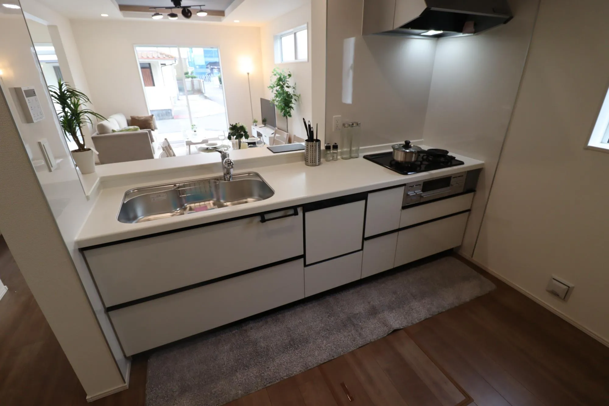 【①号棟】モデル家具設置中!