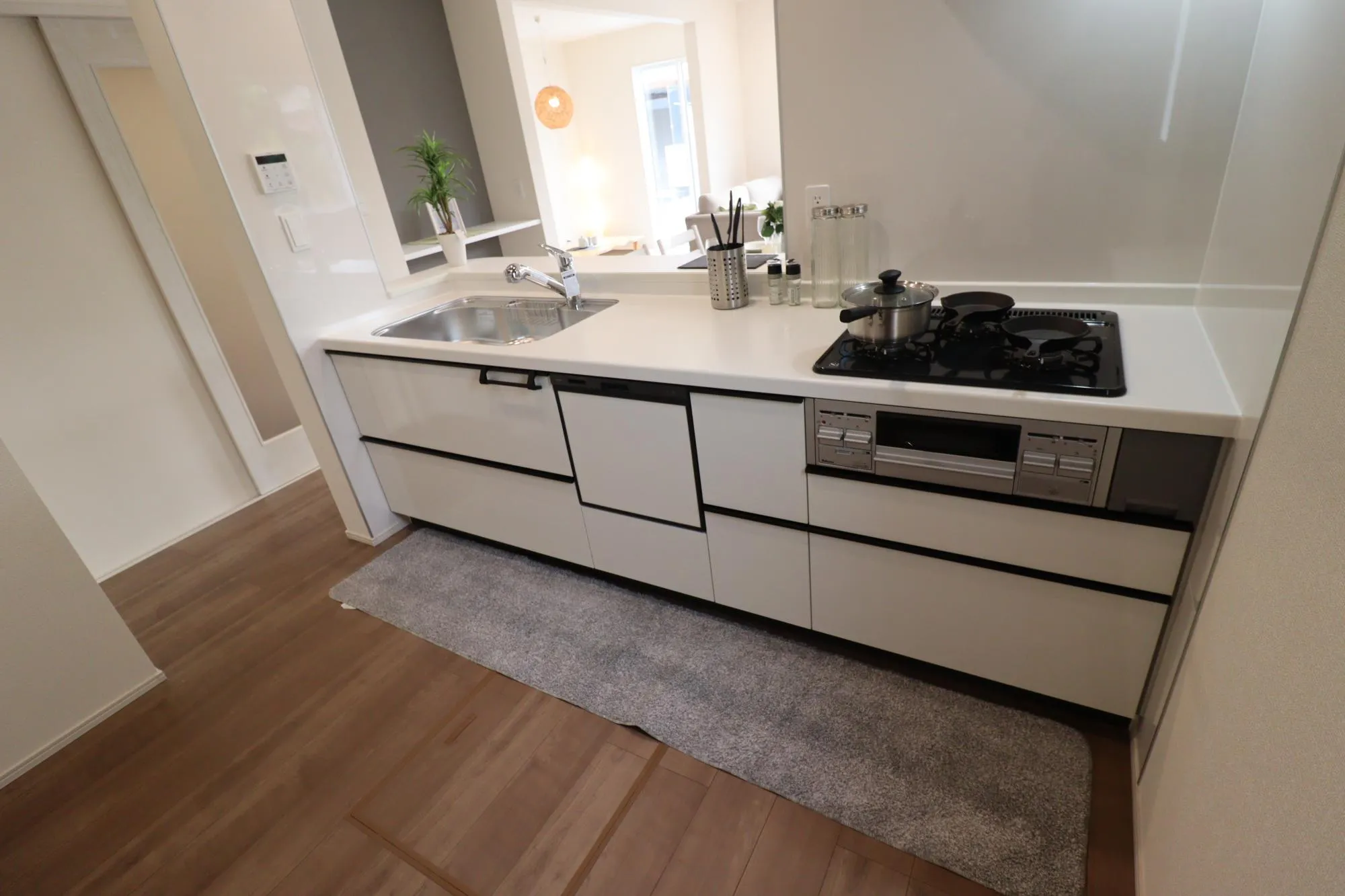 【①号棟】モデル家具設置中!