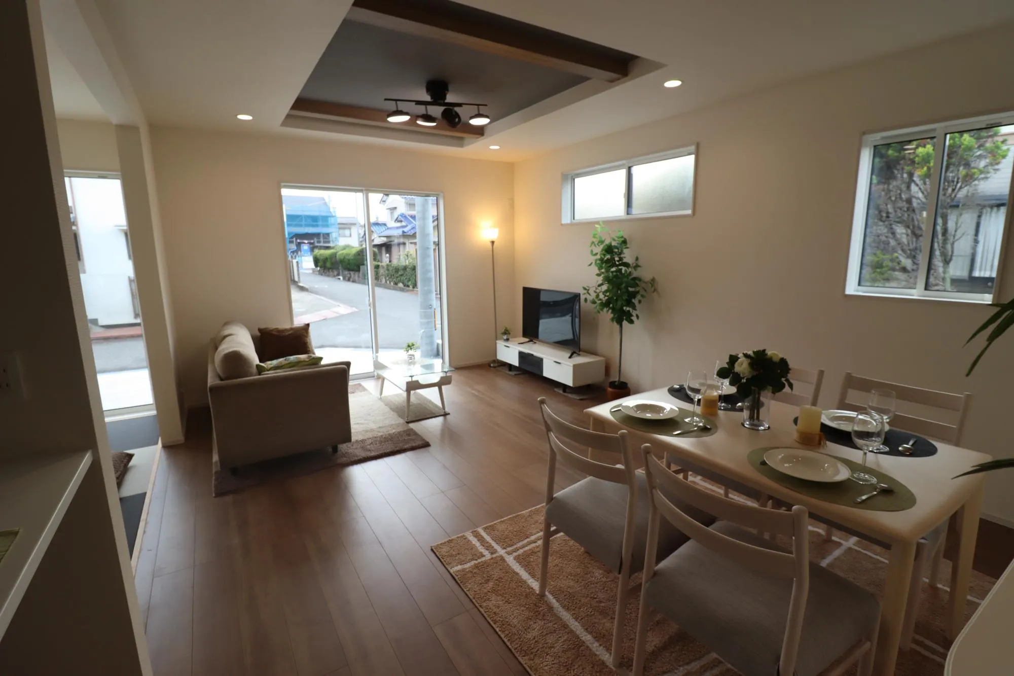 【①号棟】モデル家具設置中!