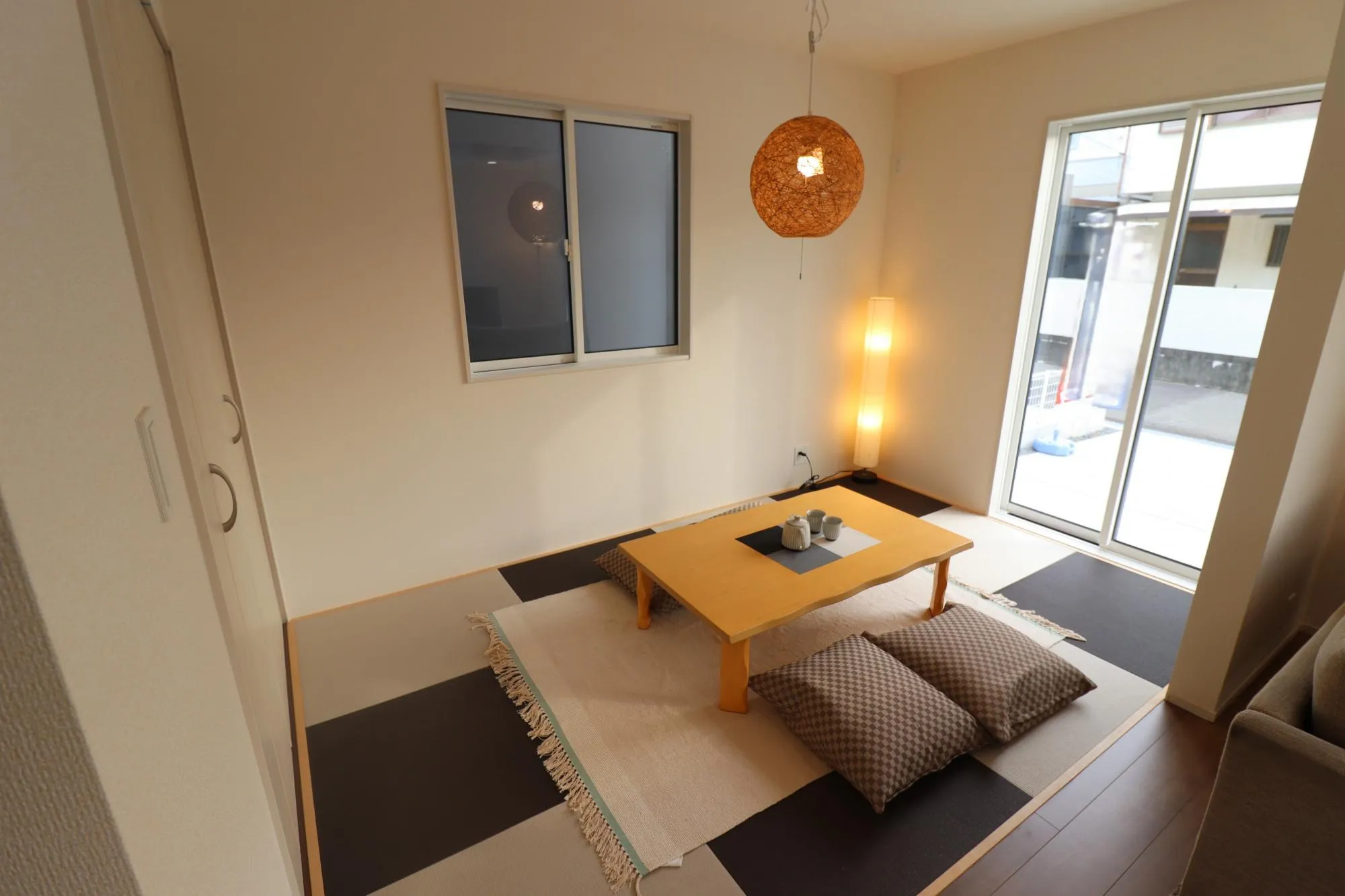 【①号棟】モデル家具設置中!