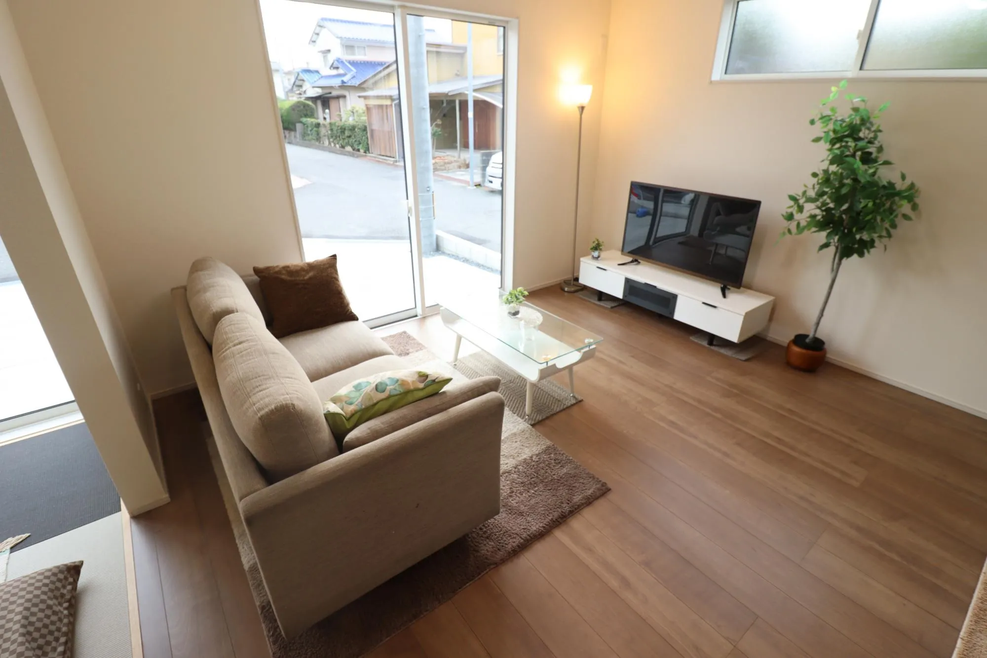 【①号棟】モデル家具設置中!