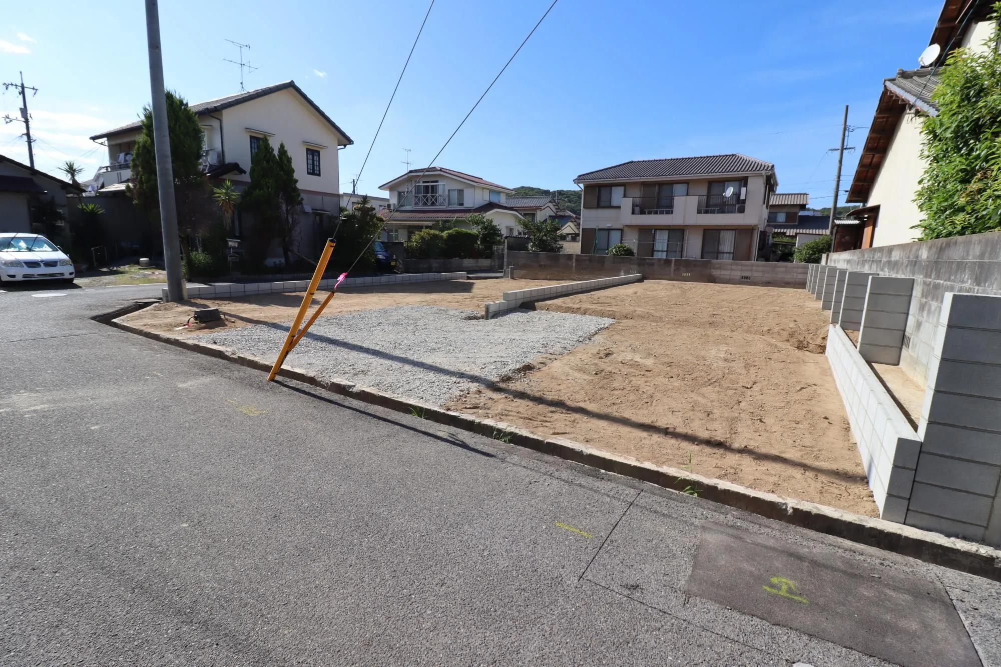 【現地写真(左1号地、右2号地)】