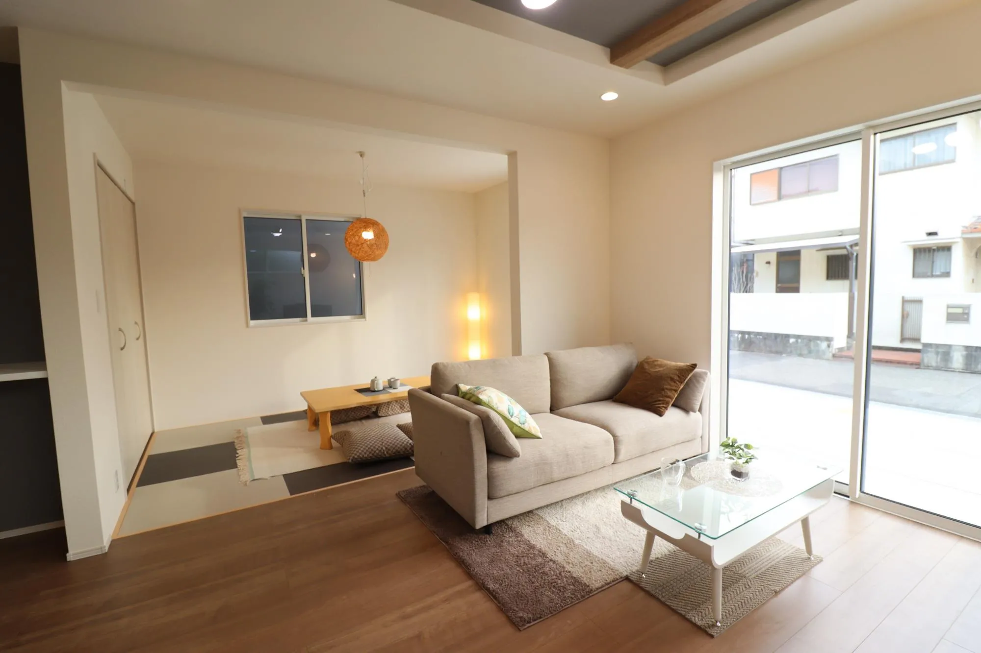 【①号棟】モデル家具設置中!