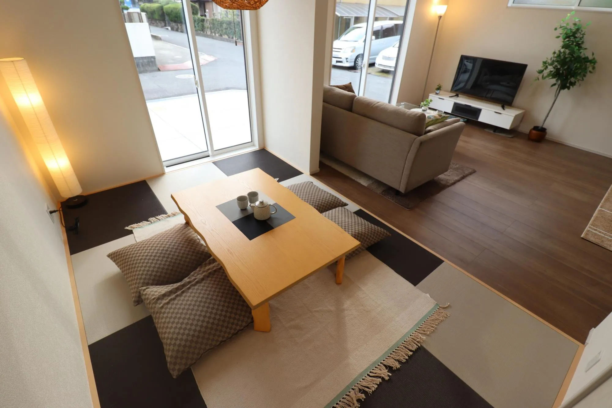 【①号棟】モデル家具設置中!