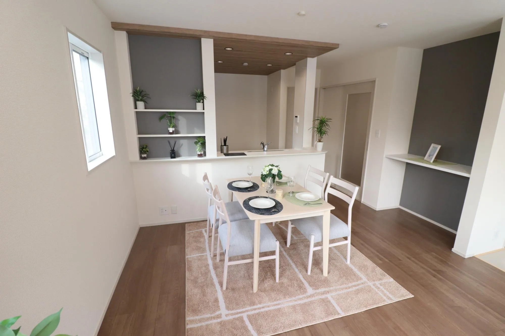 【①号棟】モデル家具設置中!