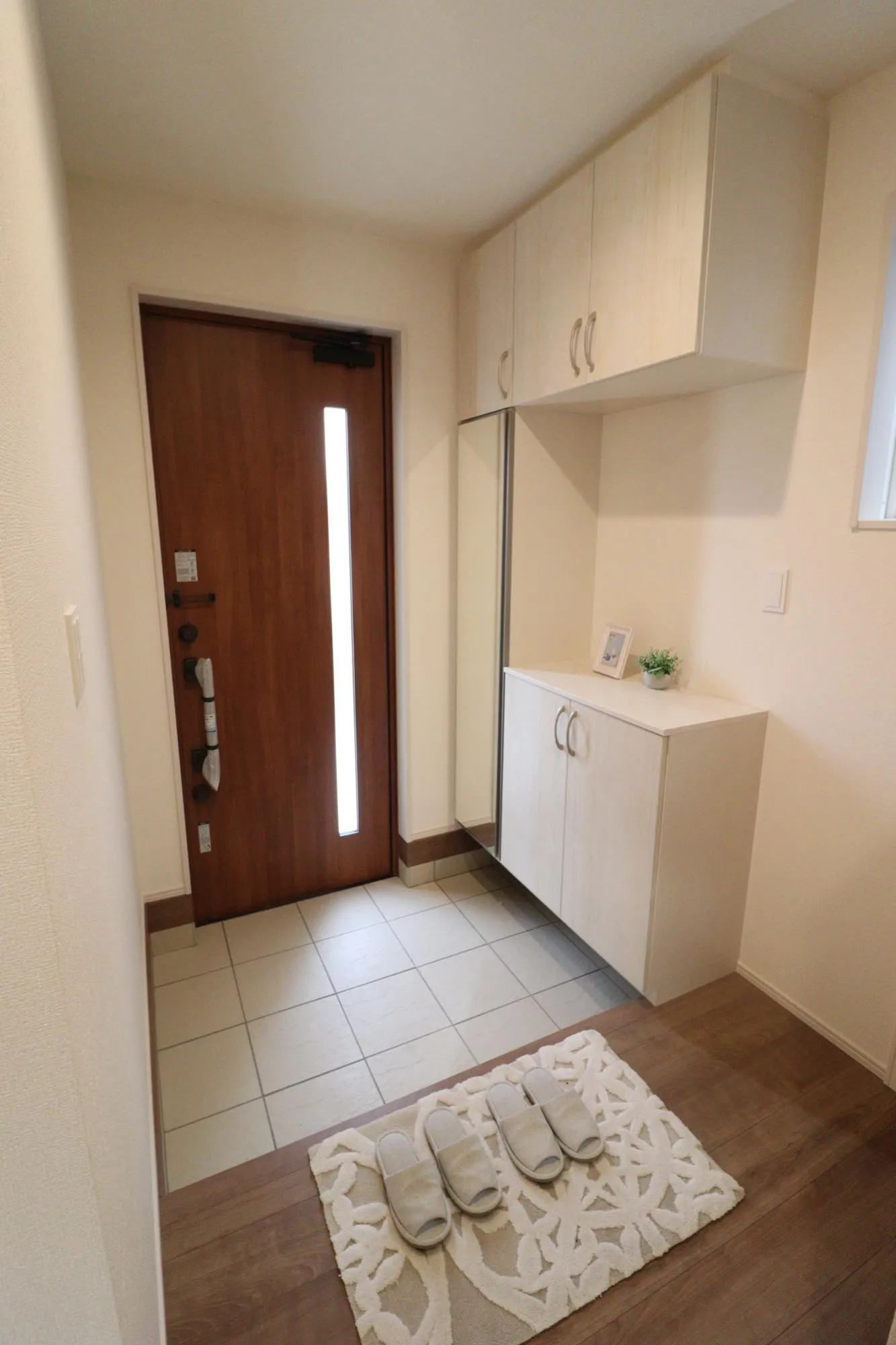 【①号棟】モデル家具設置中!