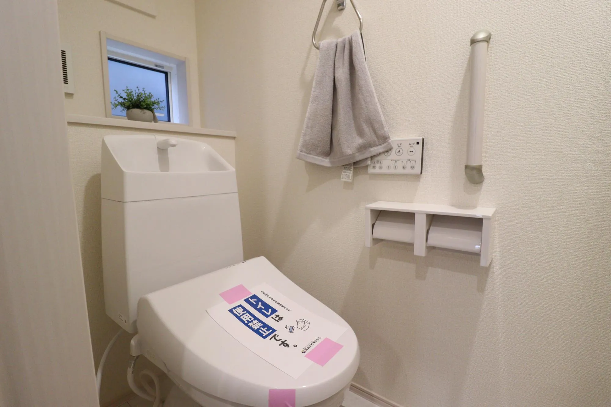 【①号棟】モデル家具設置中!