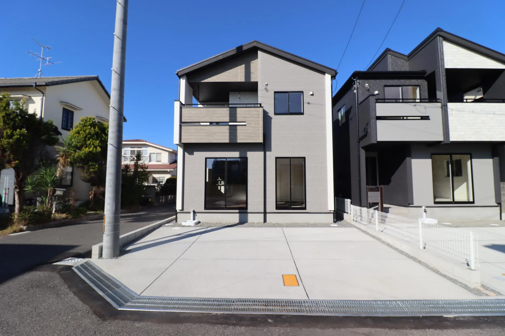 【外観写真(①号棟)】