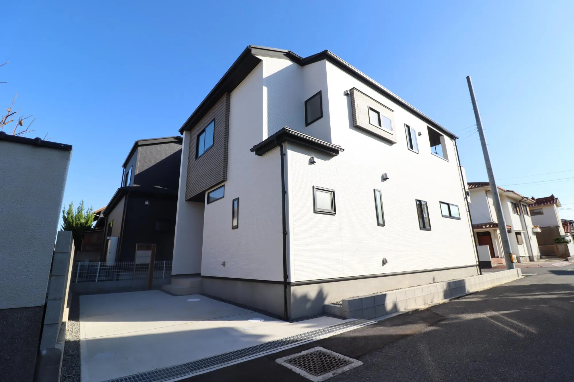 【外観写真(①号棟)】