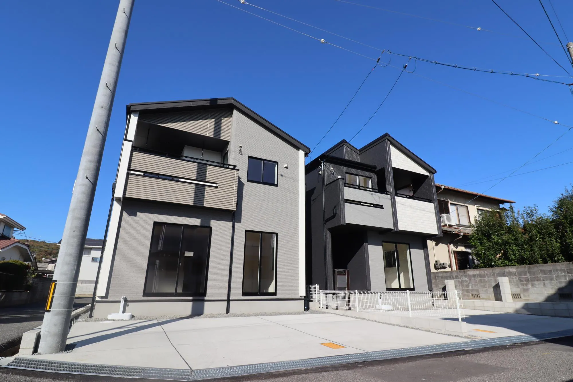 【外観写真(①号棟)】