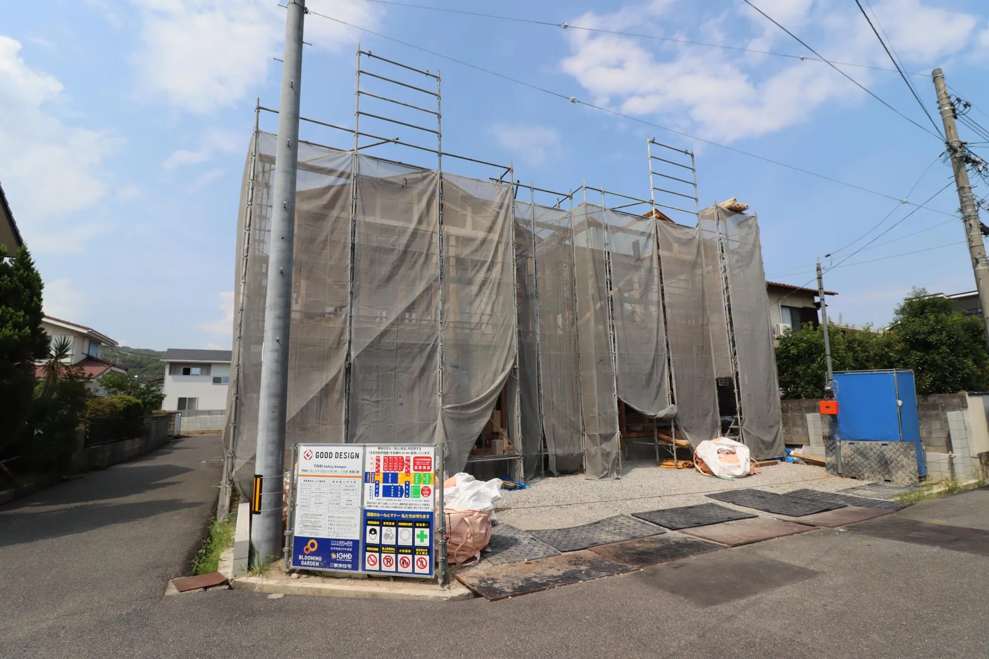 【現地写真(左1号棟、右2号棟)】