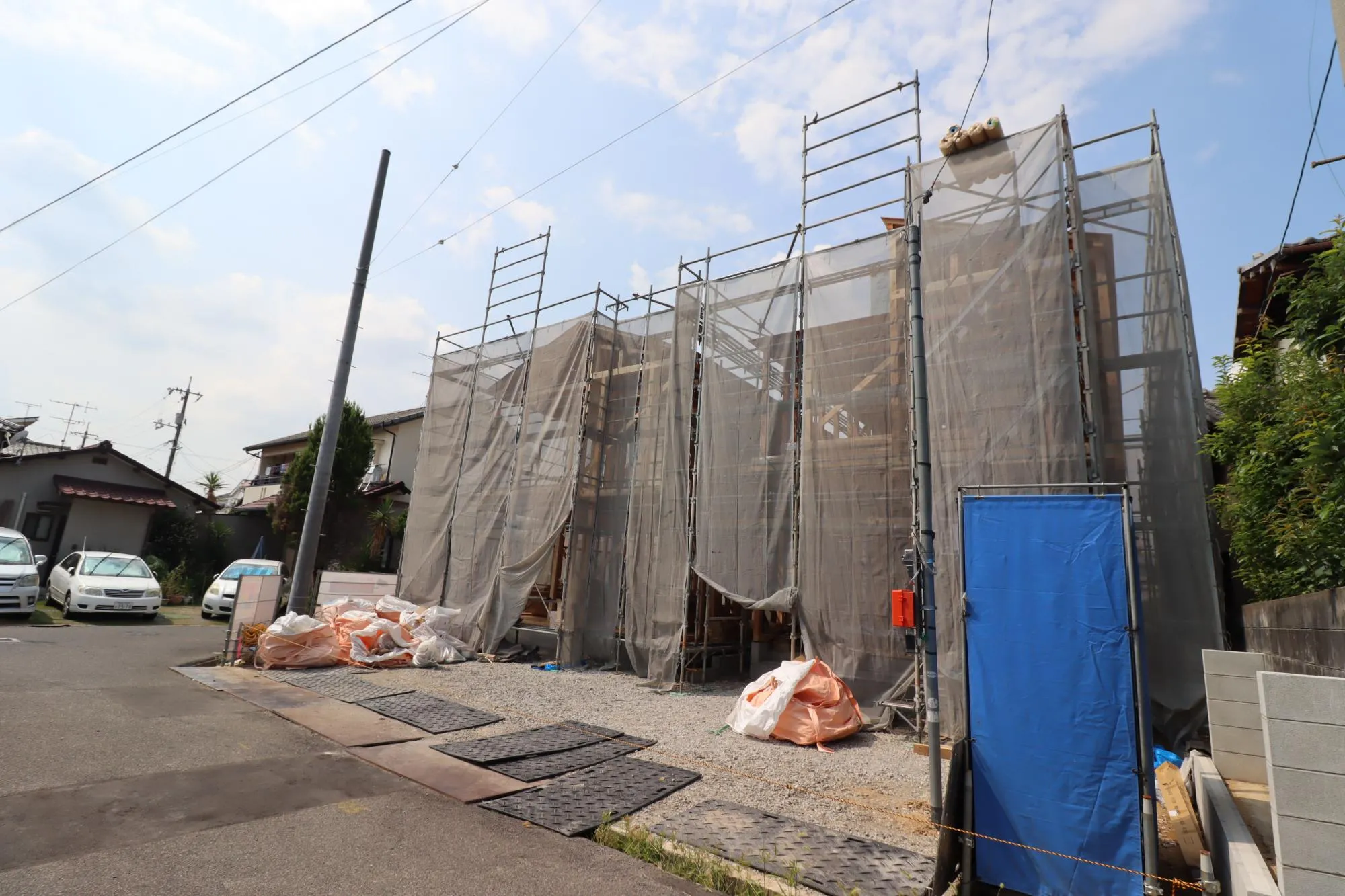 【現地写真(左1号棟、右2号棟)】