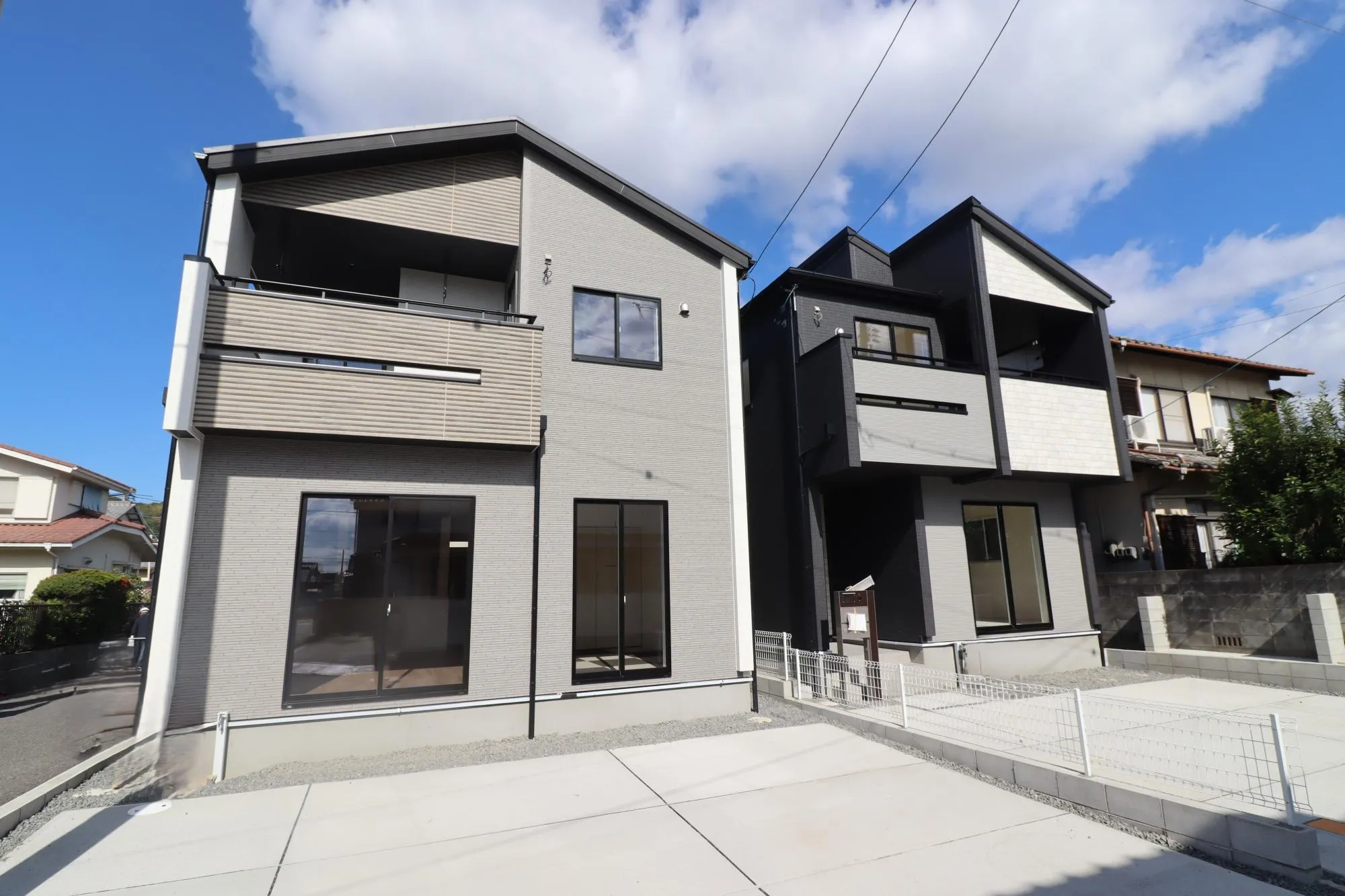 【左:①号棟/右:②号棟】