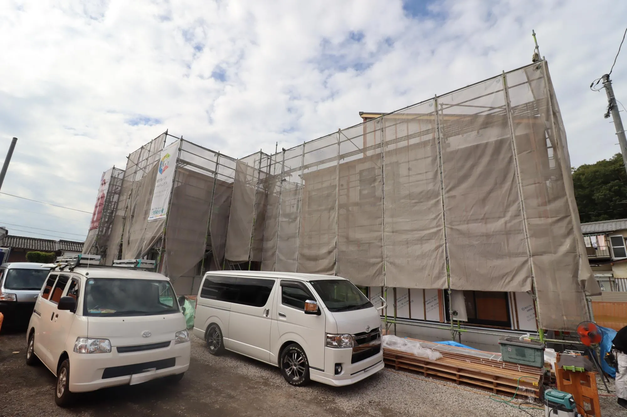 【現地写真(左1号棟、右2号棟)】