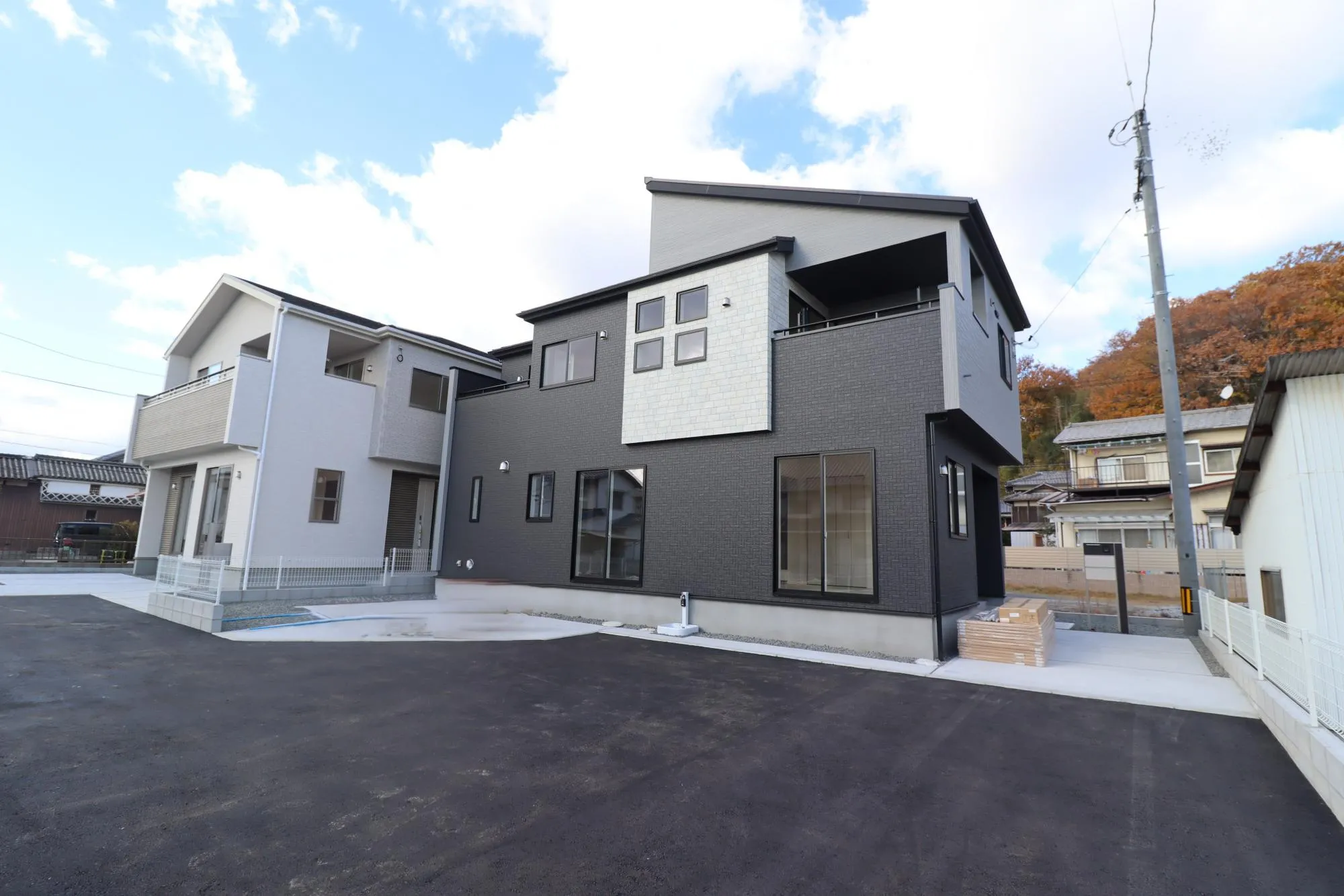 【外観写真(左1号棟、右2号棟)】