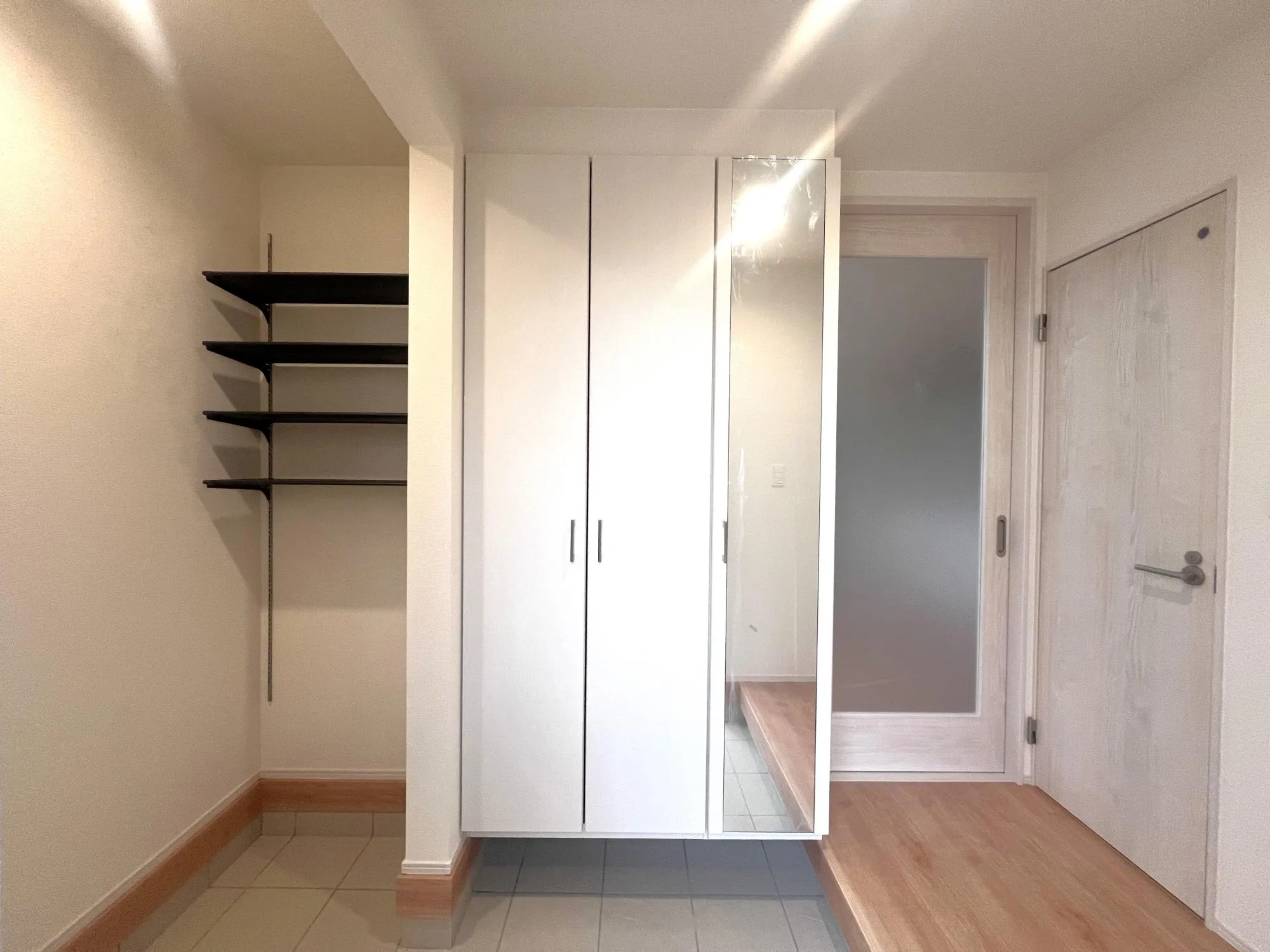 玄関　①号棟　2025年12月撮影