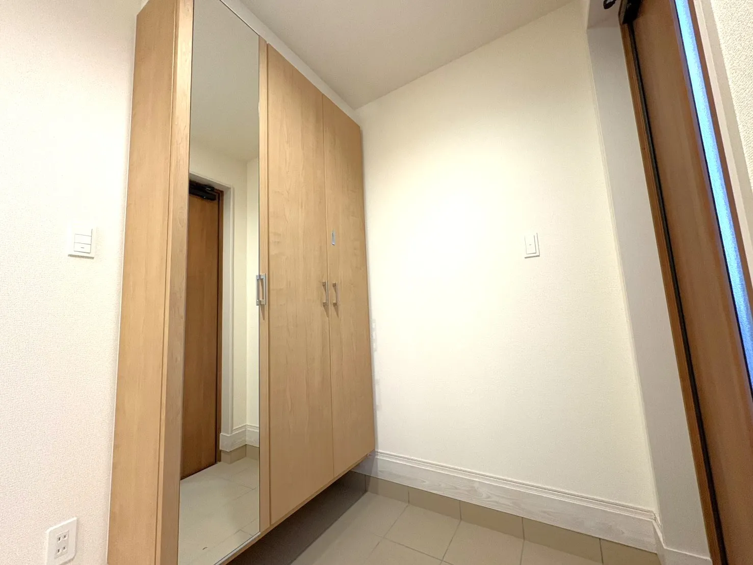 玄関　②号棟　2025年12月撮影