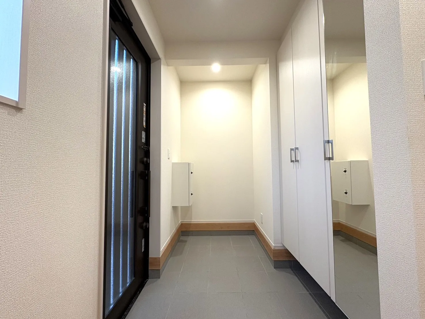 玄関　③号棟　2025年12月撮影