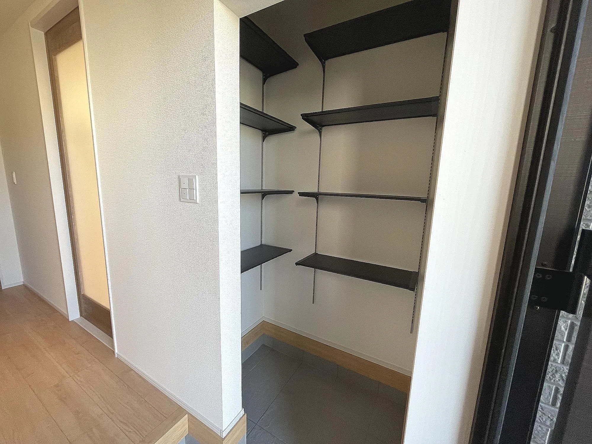 3号棟玄関土間収納