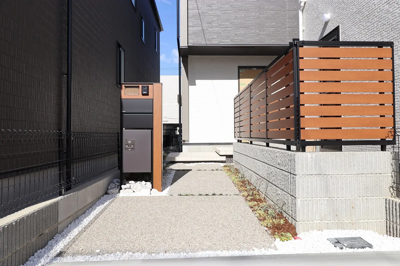 ②号棟 外観写真(アプローチ部分)