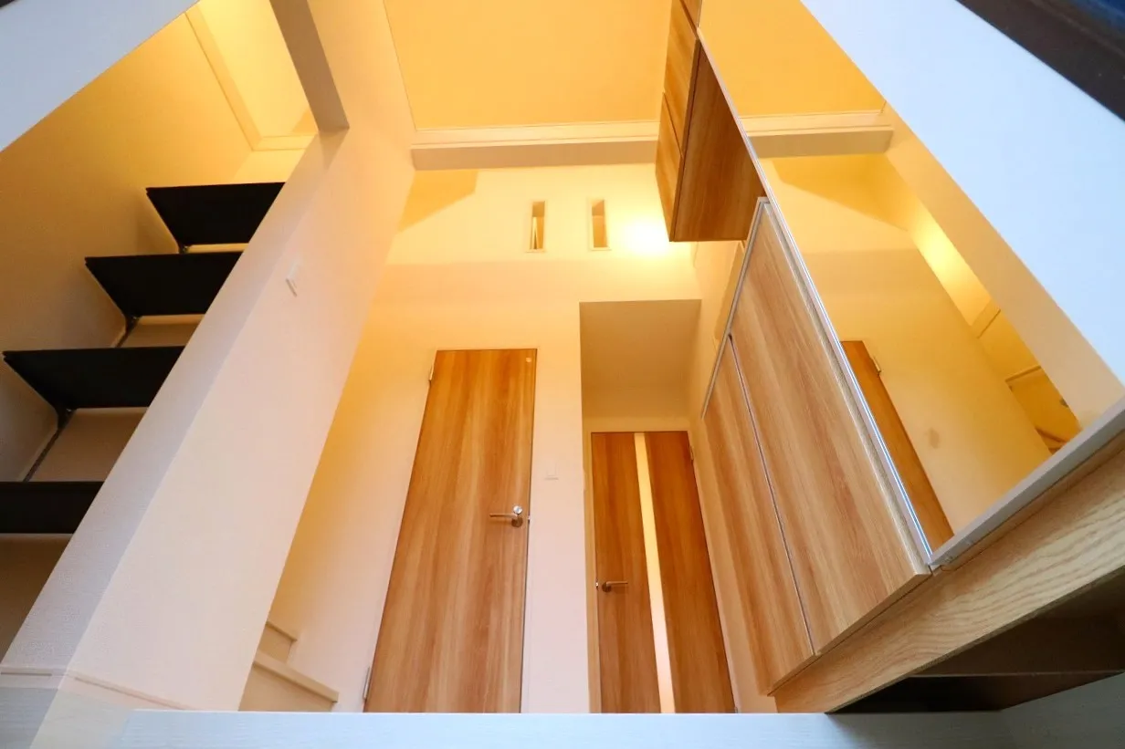 【1号棟玄関吹き抜け】