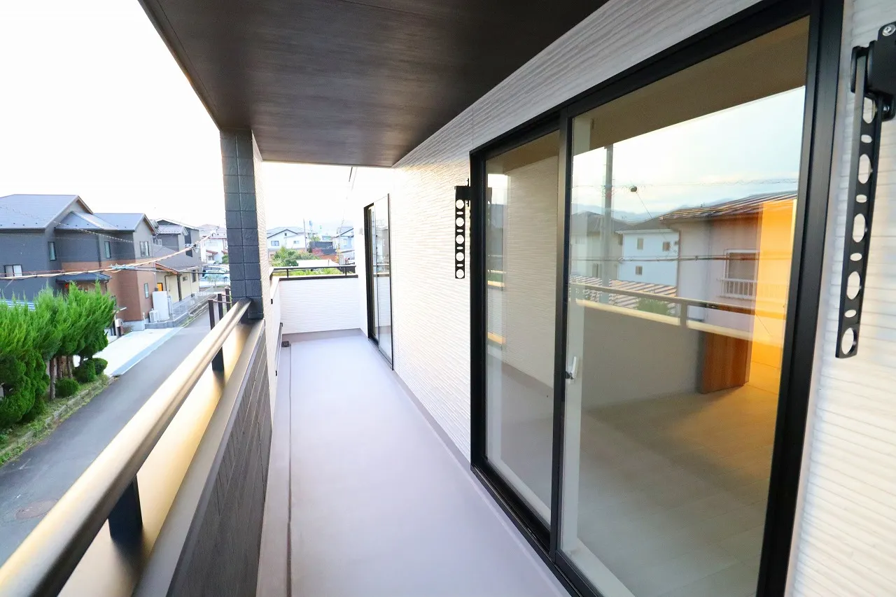 【1号棟インナーバルコニー】 