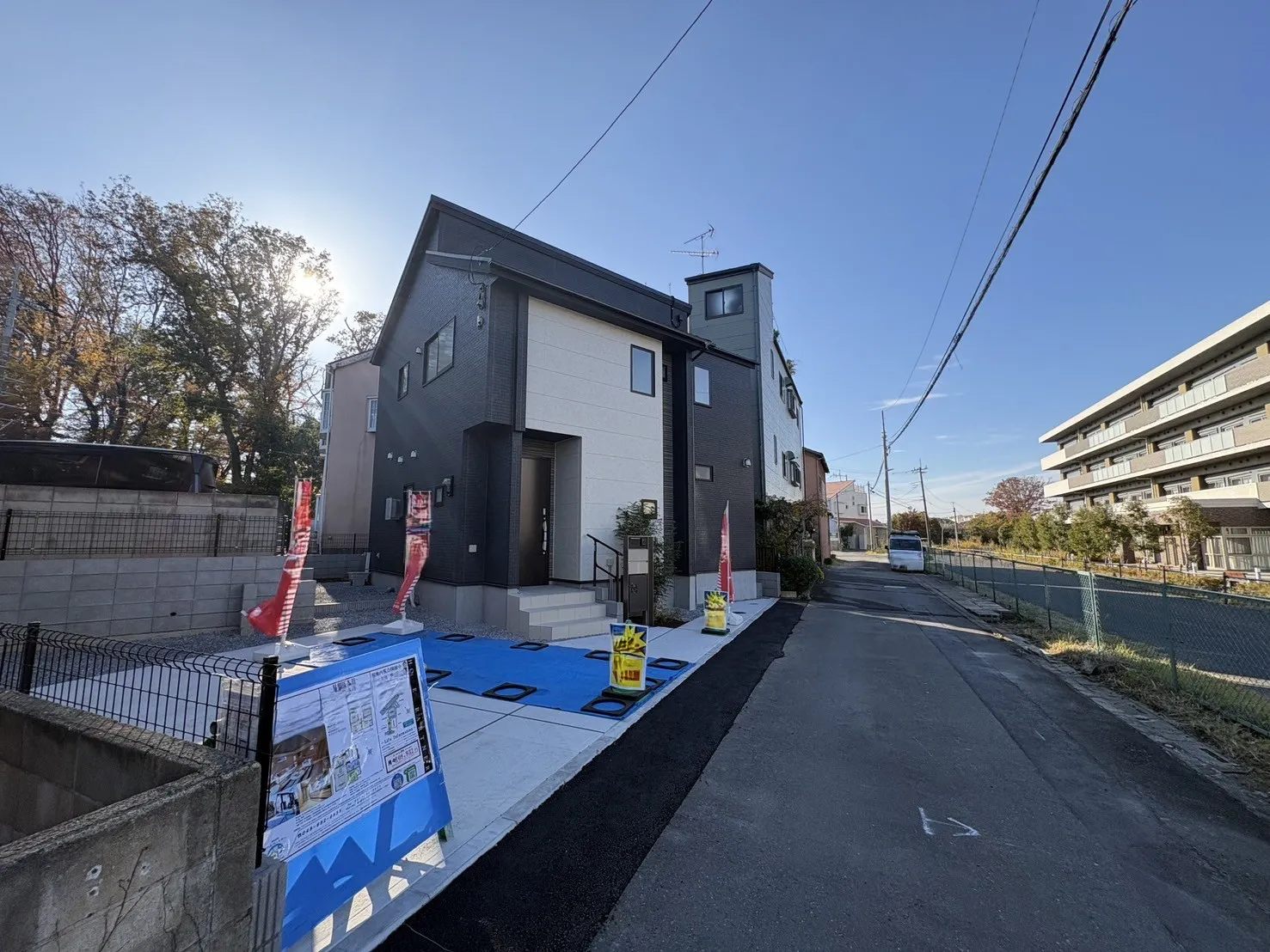 【販売現地】太陽光パネル標準装備♪