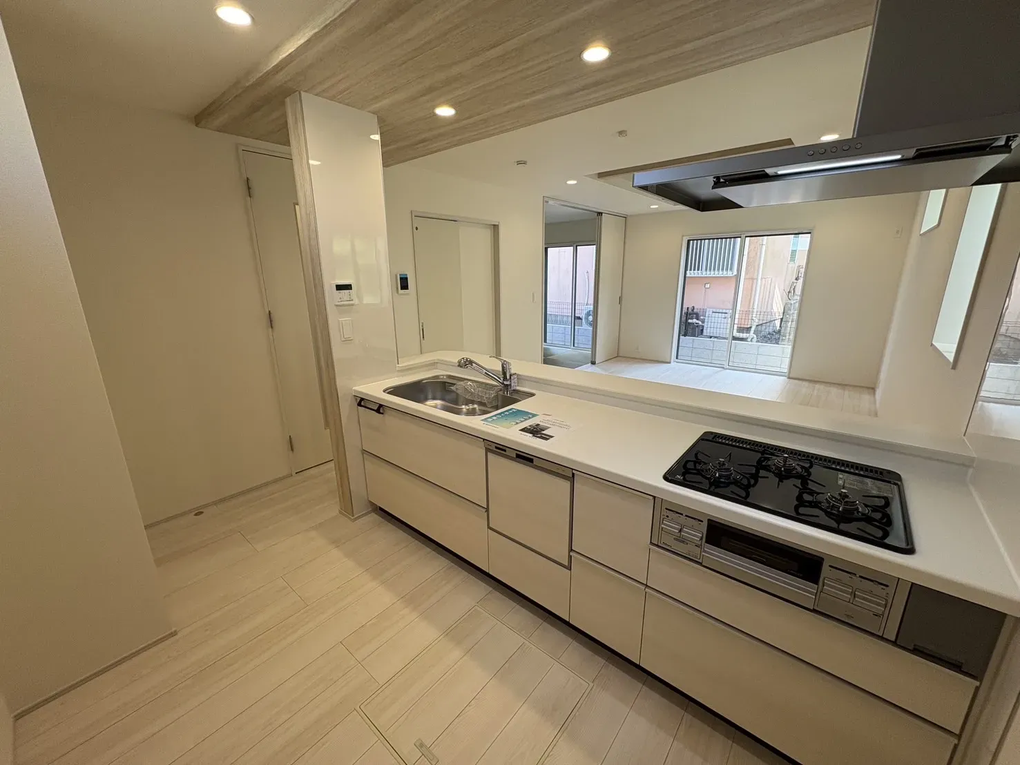 【キッチン】食洗器乾燥機、浄水器蛇口の設備充実の広々としたシステムキッチンです♪