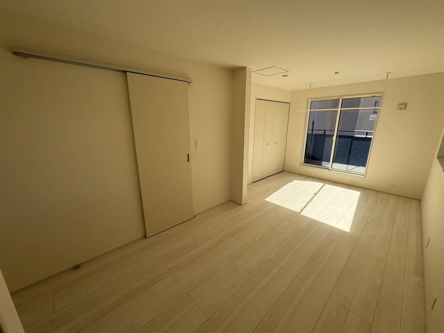 【主寝室】2つの部屋にアレンジできるフレキシブルルーム