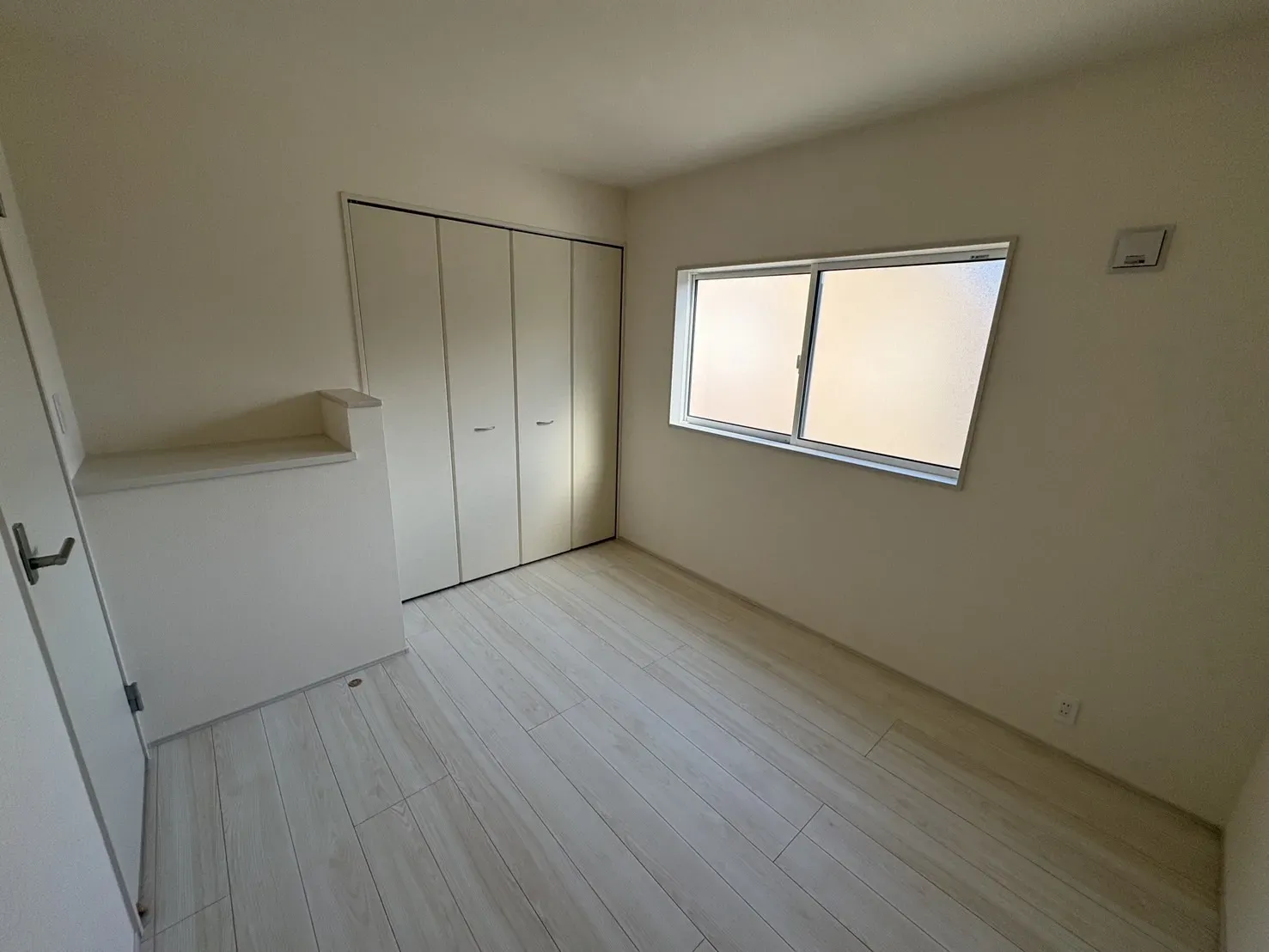 【洋室】使い勝手の良いサイズのお部屋です!様々な用途でご利用できます♪