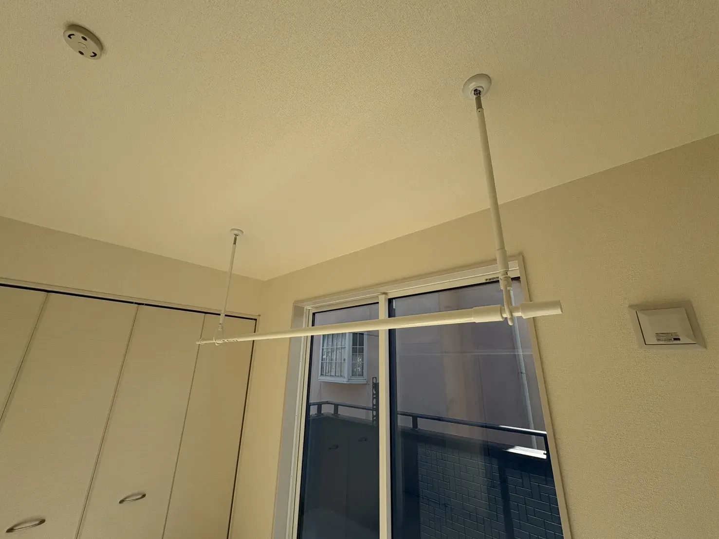 【室内物干】雨の日も安心♪お好みの高さに調節可能です♪