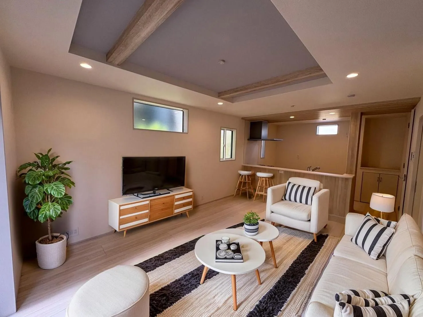 【リビング】ゆったりリビング!シャッター、折上天井と設備も充実です♪