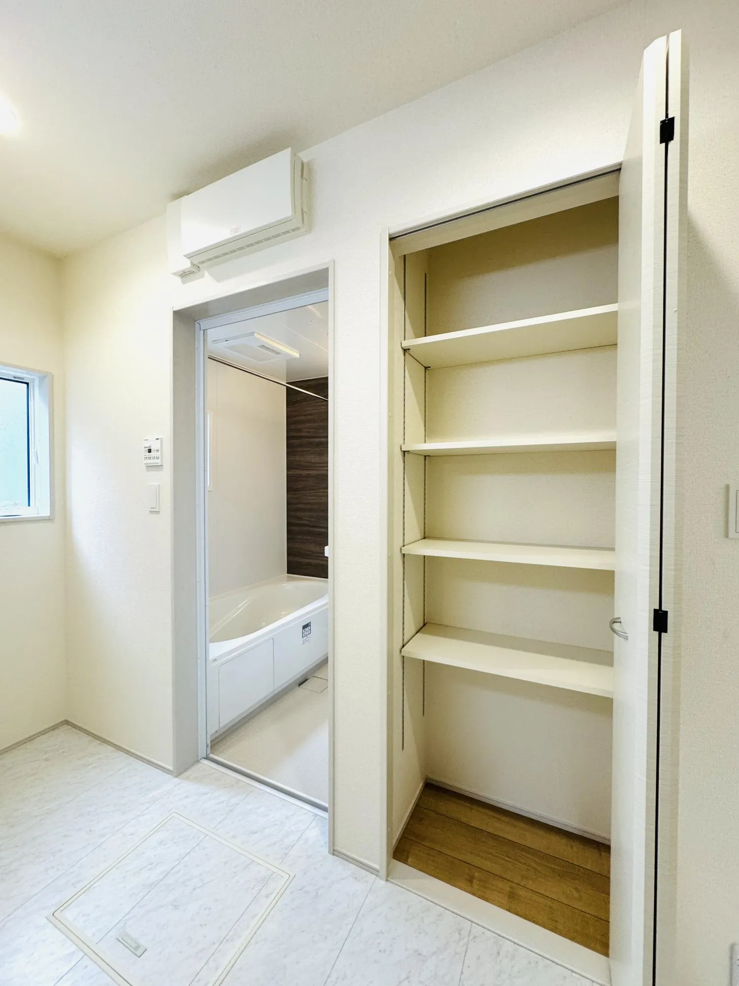 【洗面所内・可動棚:1号棟】