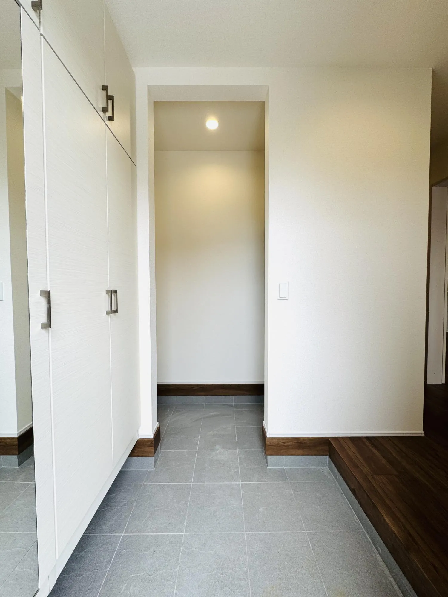 【玄関:2号棟】