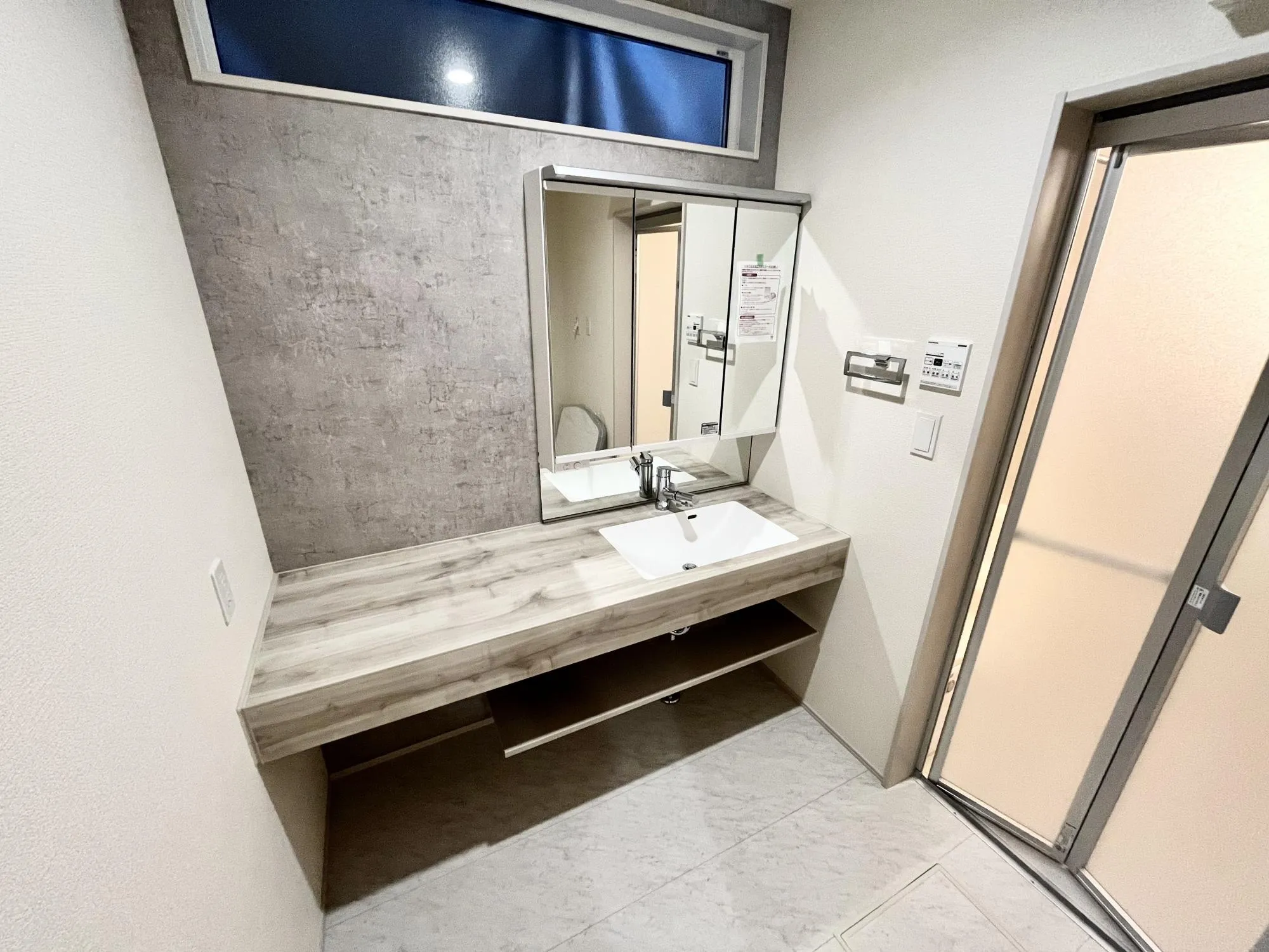 広々洗面台で忙しい朝もスムーズに【2号棟】