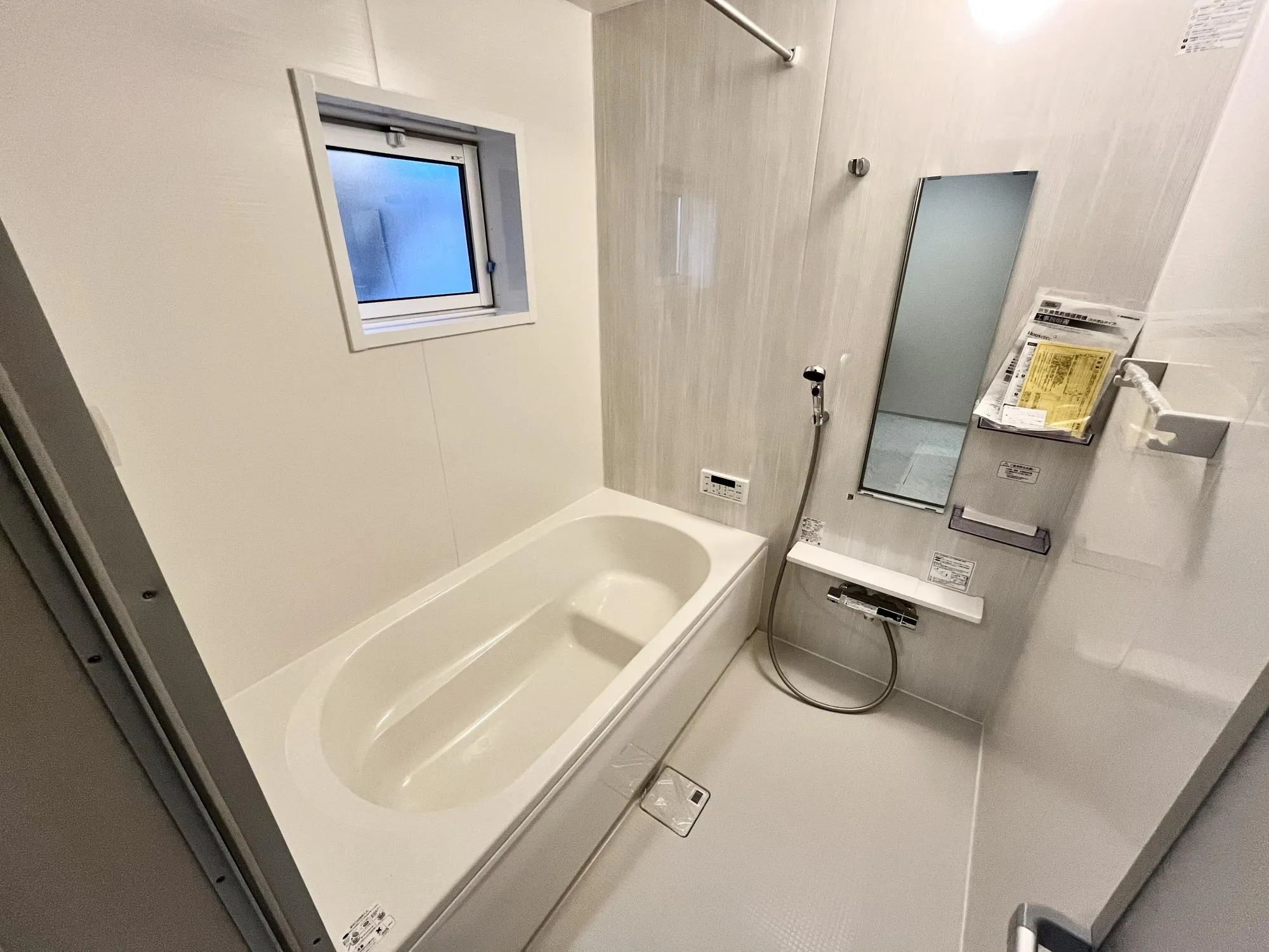 1日の疲れを癒す浴室。追炊・浴室乾燥もついております。【2号棟】