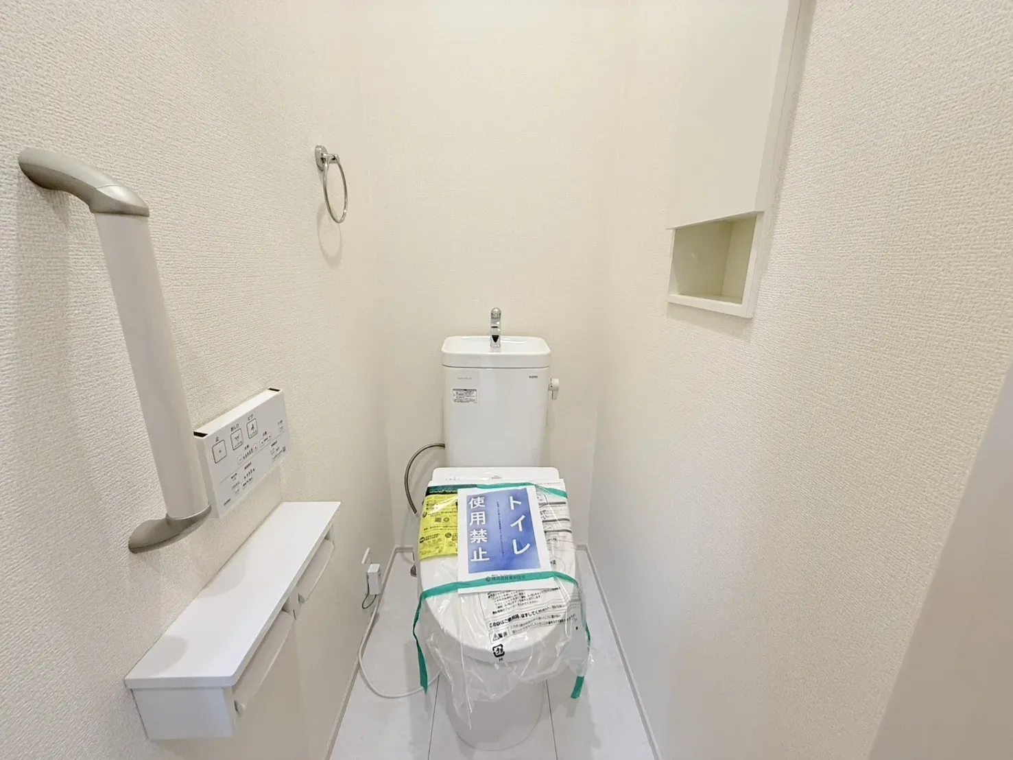 【トイレ】お手入れ簡単なトルネード洗浄便器。もちろんウォシュレット完備です!