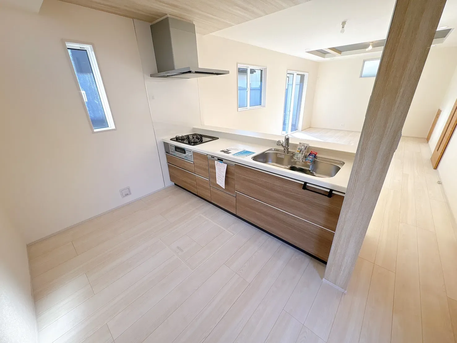 【キッチン】食洗器乾燥機、浄水器蛇口の設備充実の広々としたシステムキッチンです♪