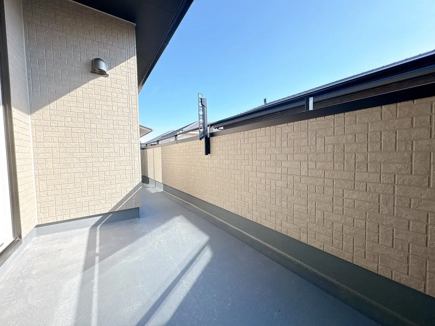 【バルコニー】便利で広々としたバルコニー日当たり良好です♪